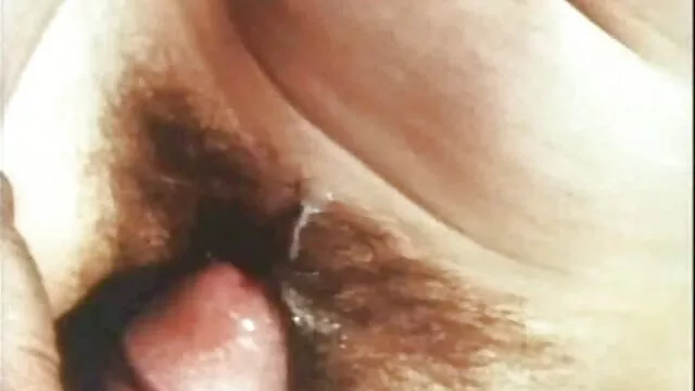 Pikaper cum sur le visage d'une porno femme cheval fille crédule