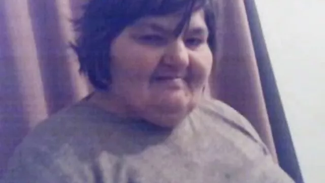 Rudya flexible il baisse sa fille porno