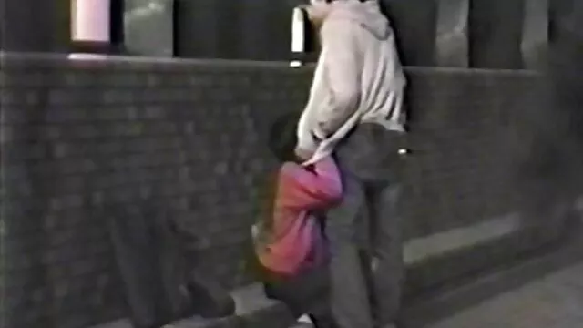 Claudia Em caresse sa chatte porno homme et femme en extérieur