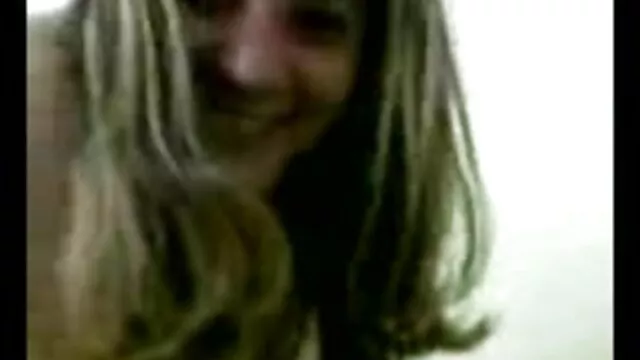 Alexis Monroe et Darcy Dolce jouent porno les filles avec les chiens devant la caméra