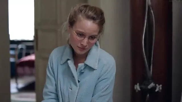 Beauty Dasha s'est donnée à son petit ami sur un grand porno fille garçon lit