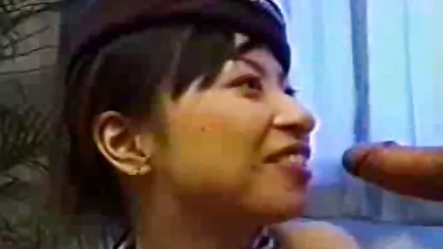 Milakha se masturbe avec enthousiasme en lisant un livre femme en cuir porno intéressant