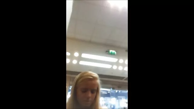 Poupée en porcelaine de femme de 50 ans xxx Lillianne