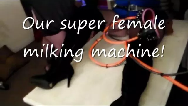 Le mec a enfoncé une jeune salope dans sa bouche et sa chatte xnxx femme ronde