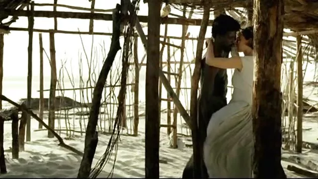 Baise passionnée près de la porn femme vierge piscine par une chaude journée