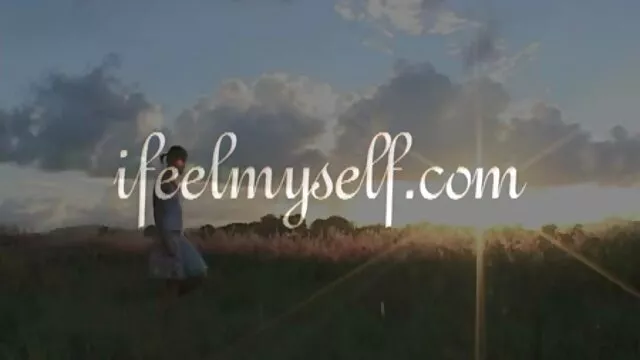 Varvara a permis au mec de filmer leur sexe devant la porno fille de 19 ans caméra