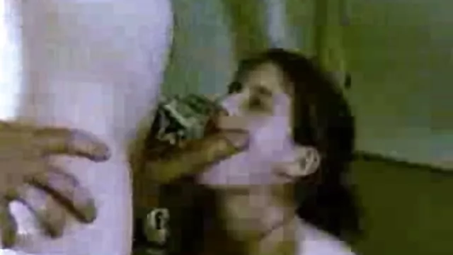 Irina jouit d'un porno chien avec fille excellent cunnilingus