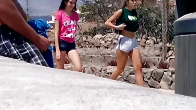 Katya porno femme avec un animal trèfle