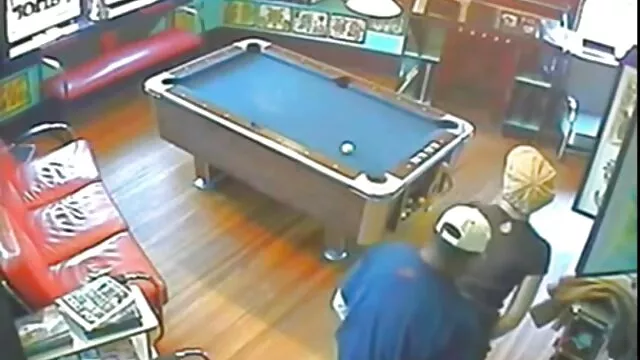 Maria porno avec femme enceinte posant dans la ruelle