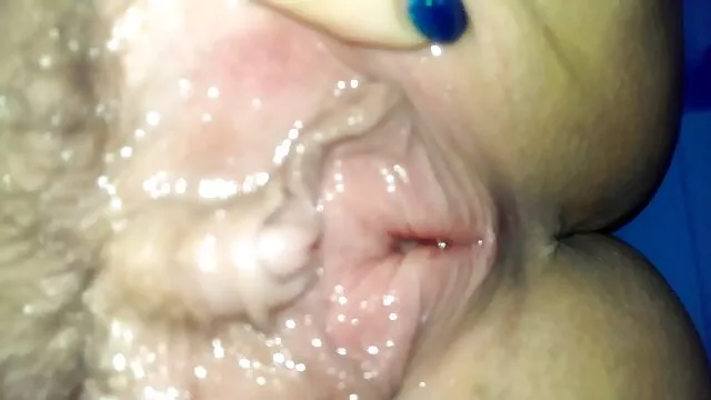 Le mec a réveillé sa copine pour le sexe et elle n'a pas papa et sa fille porn refusé