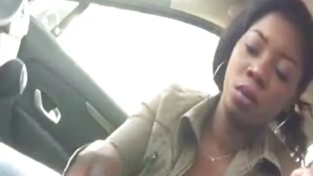 Une fille de 18 ans caresse doucement porno les filles avec les chiens son trou