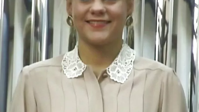 Fille porno de femme avec chien cool aime faire une pipe