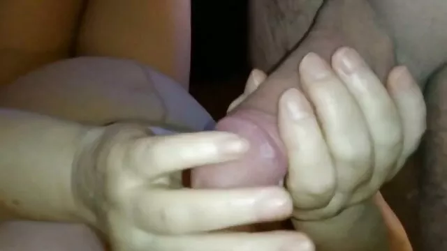 Emma Williams porno femme en robe nue sur le toit