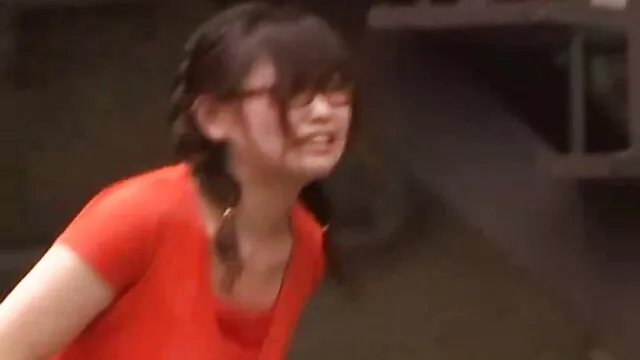 Jenn sur la plage sexe vierge video