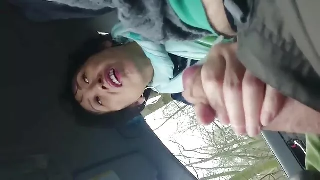 Hot Pauline sur le femme et chien porno toit