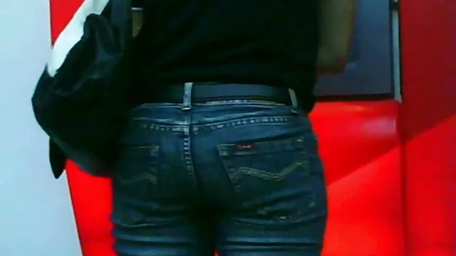 Luxueuse salope avec un bon cul s'est maman sex xxx donnée immédiatement au mec