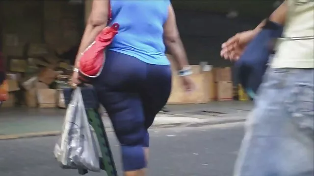 Le nègre a marché son boulon sur la porno femme grande taille langue mokrenkaya Alexa