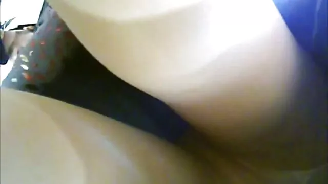 Chloé est porno gratuit enceinte complètement soumise au mec