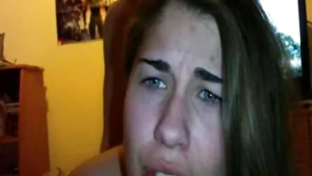 Fille sexy en bas a pris la bite porno black enceinte de son amant par la joue