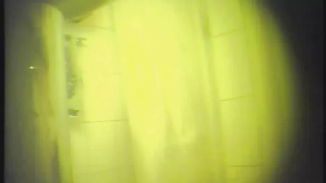 Koa Marie près de femme zoo porn la cascade