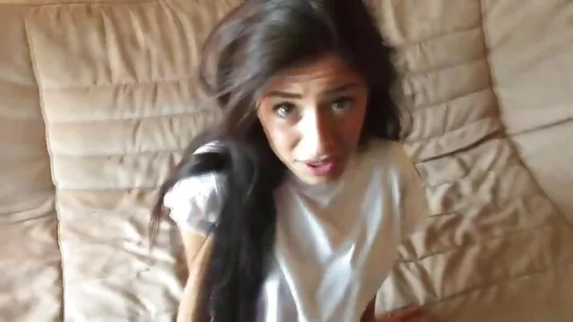 Marianna dans la porno des femmes avec animaux nature