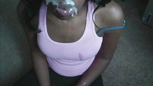 Ruisseaux Mischa porno des filles avec les animaux